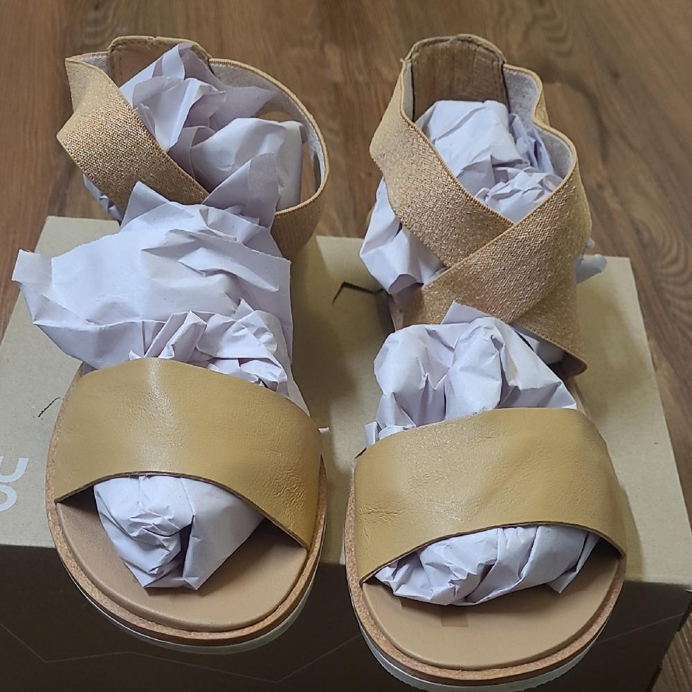 Sorel Tan Leather Sandals for women zise 7 used good condition.‎